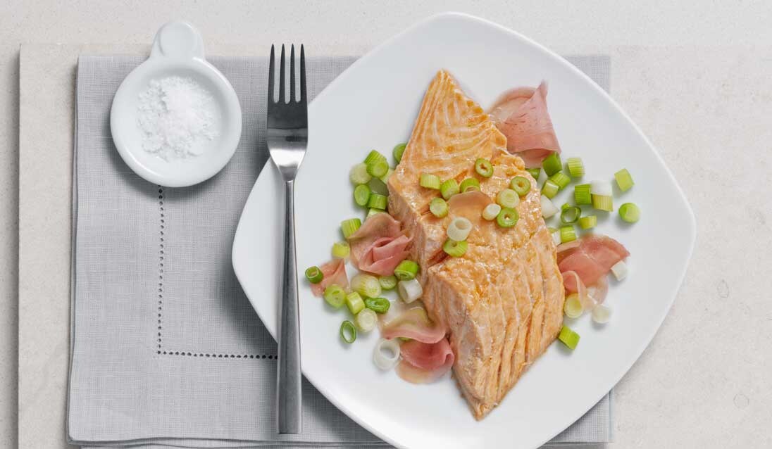 Mit dem AEG SteamPro Sous Vide Dampfgarer gelingen schwierige Fischgerichte jederzeit.