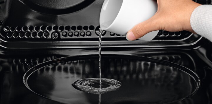 Wasser in den Multifunction PlusSteam Dampfgarer gießen