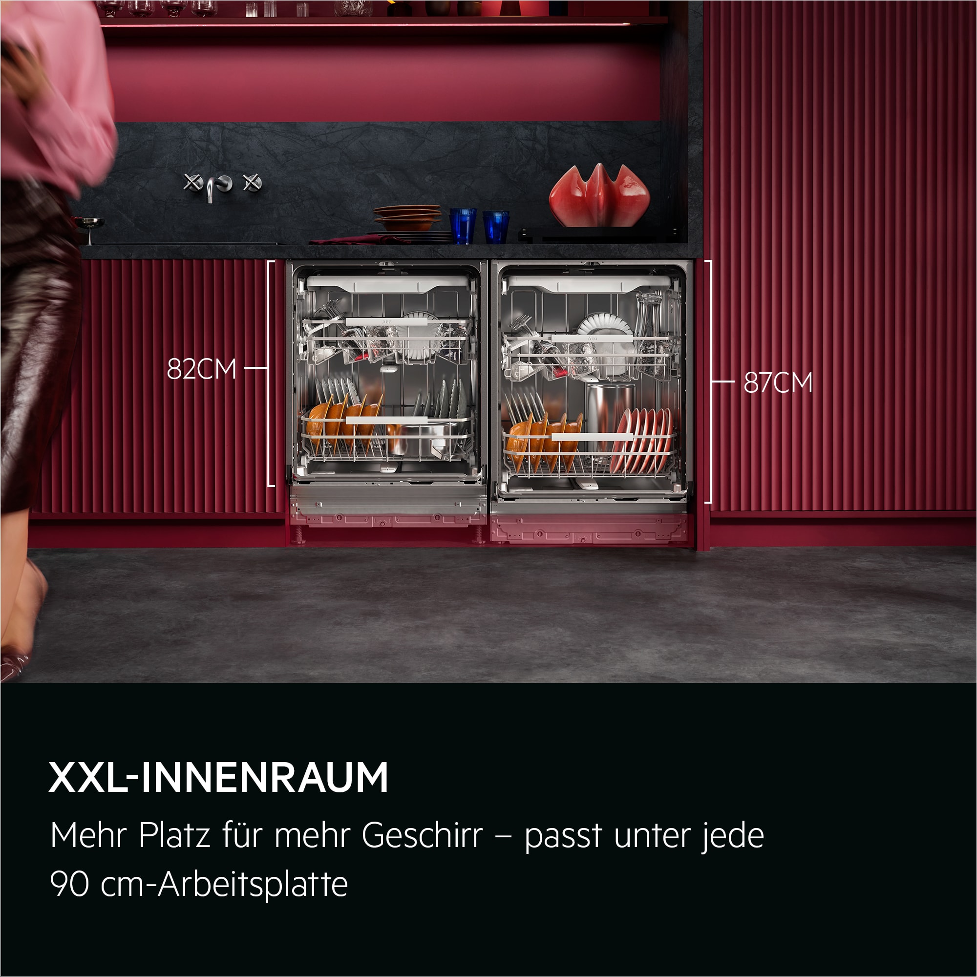 XXL-INNENRAUM. Mehr Platz für mehr Geschirr – passt unter jede 90 cm-Arbeitsplatte.