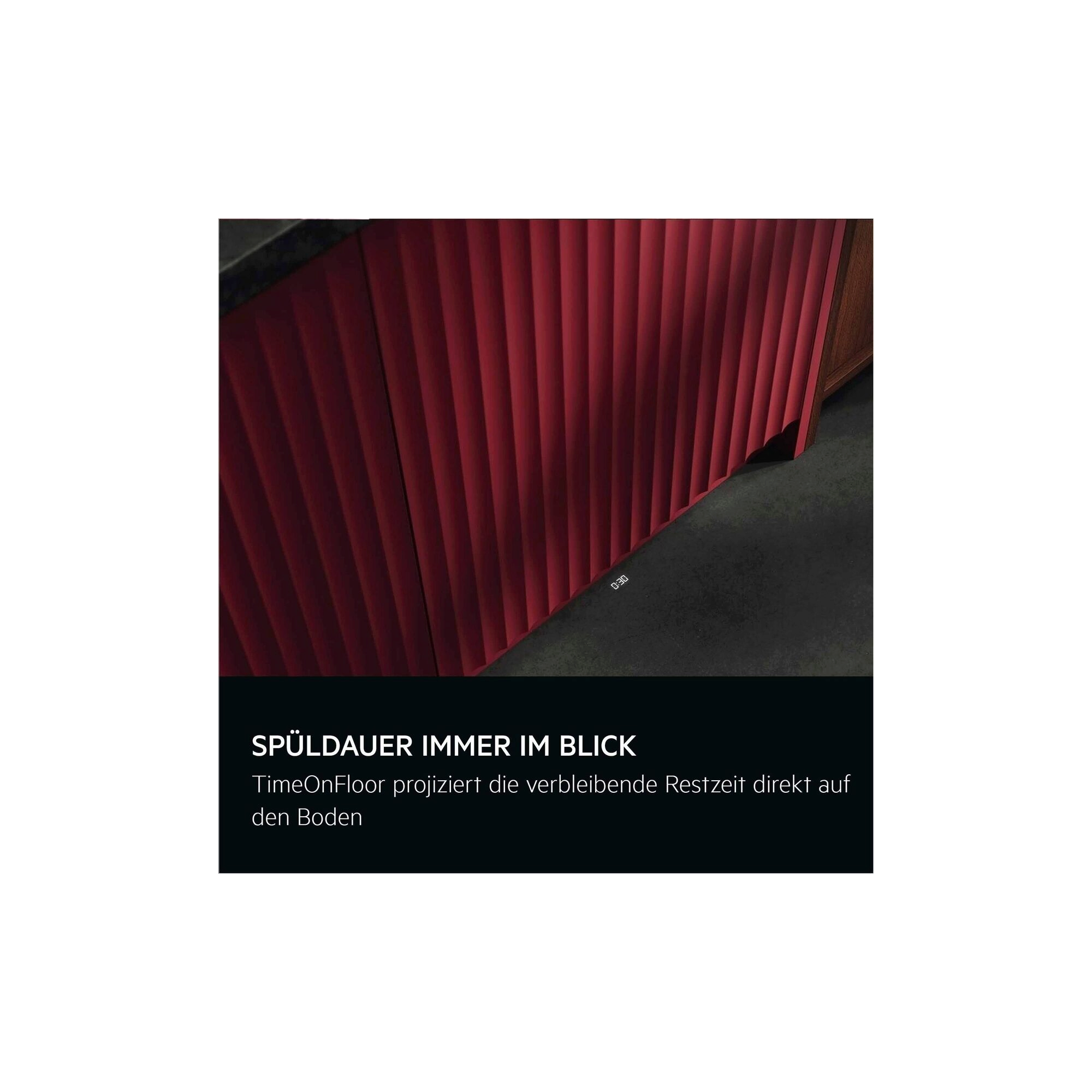 Zeitprojektion „2:31“ auf dunklem Küchenboden durch AEG TimeOnFloor-Funktion.