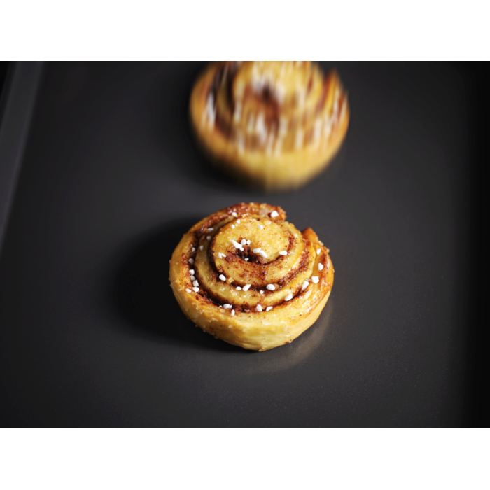 Easy cooking preparation  – no baking paper or extra oil needed.