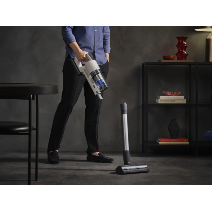 Switch to handheld with ease – the main unit stands on its own