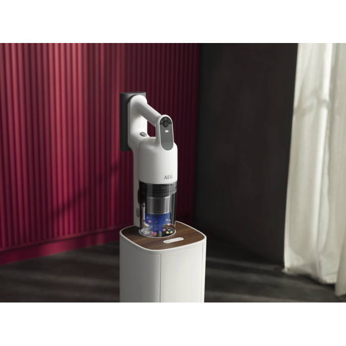 Reduced hair entanglement due to new nose cone design vs predecessor 