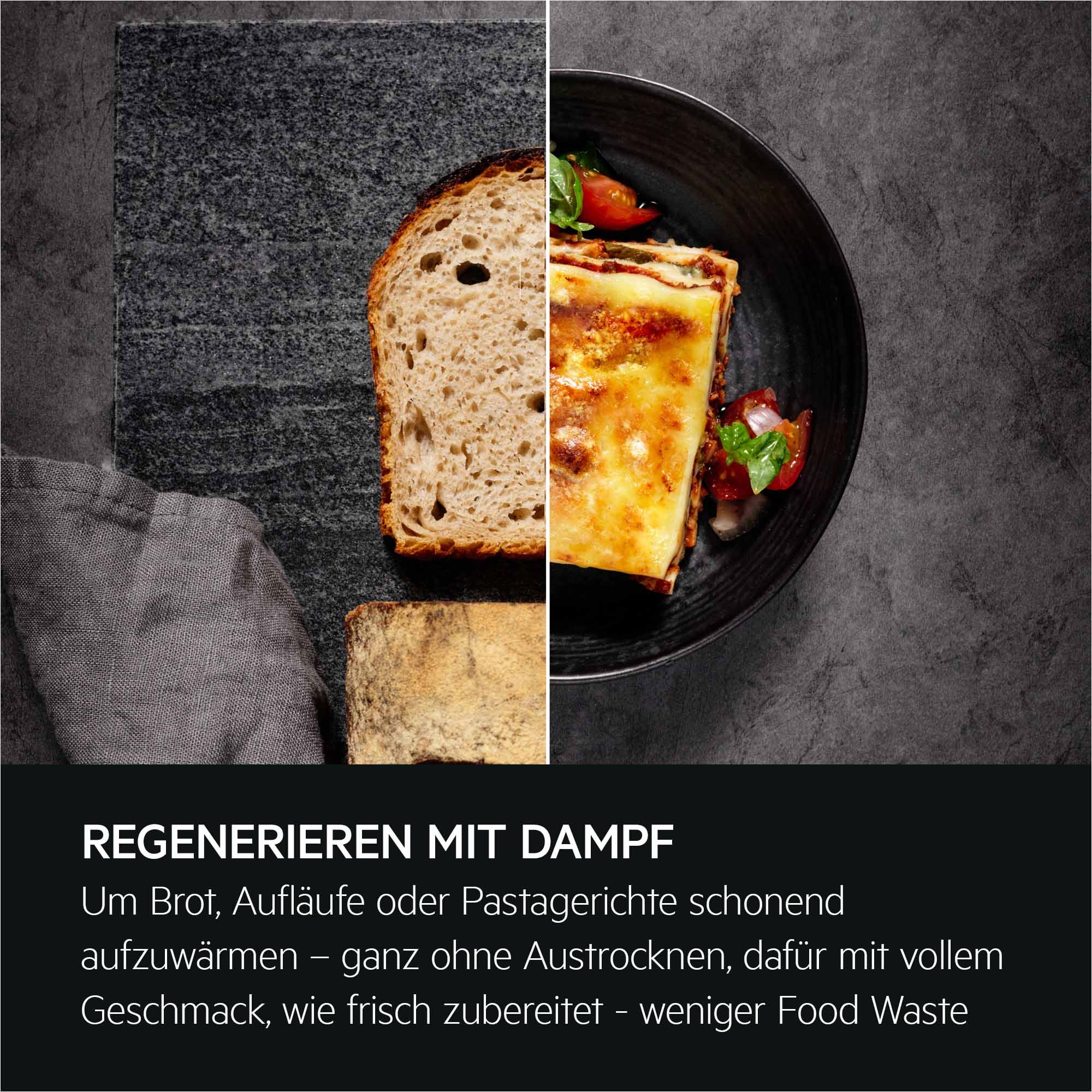 Halbes Brot und Lasagne in schwarzer Schale, geteilt durch weiße Linie, auf dunkler Fläche.