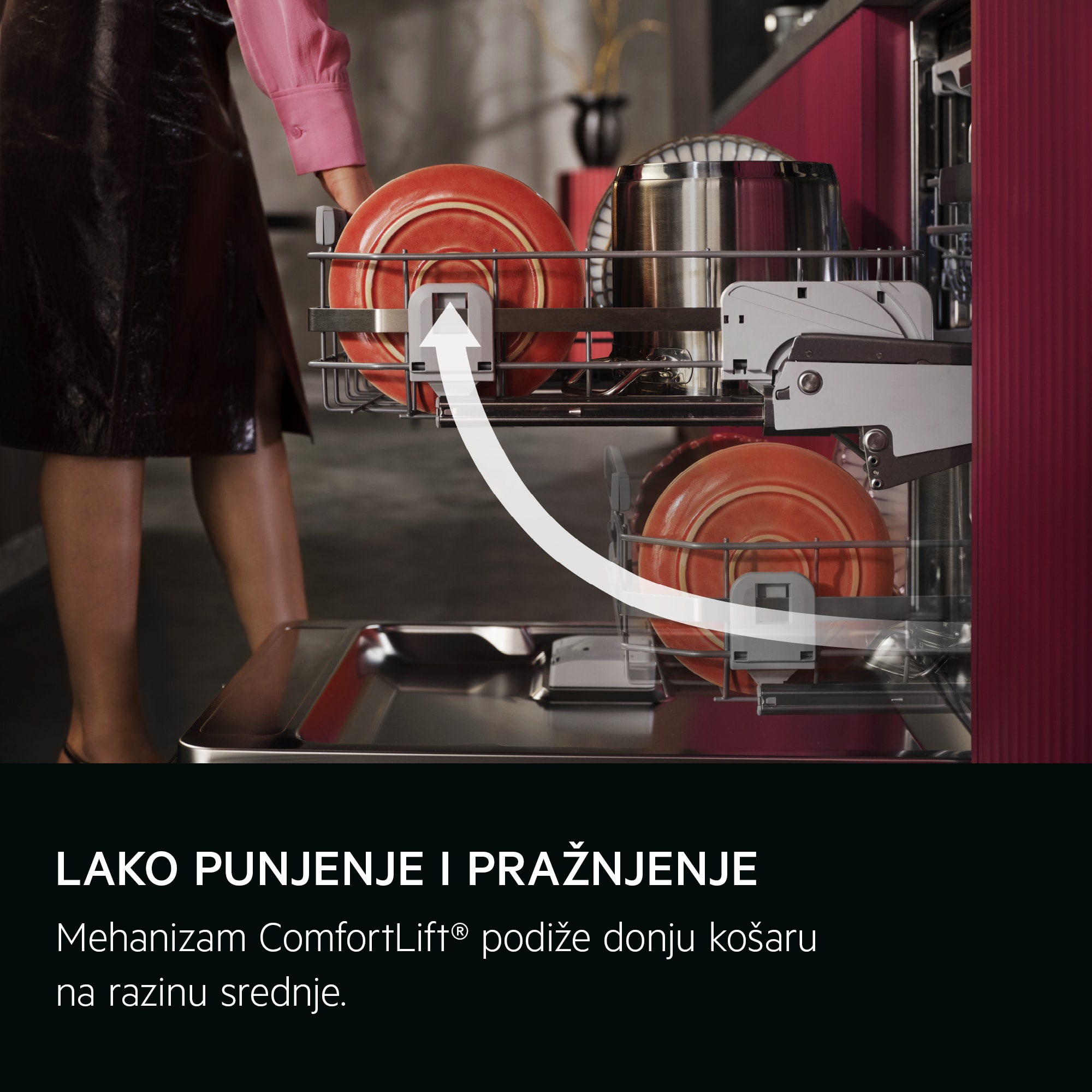 BE- UND ENTLADEN OHNE BÜCKEN. Der ComfortLift® Unterkorb lässt sich sanft auf die Höhe des Oberkorbs heben.