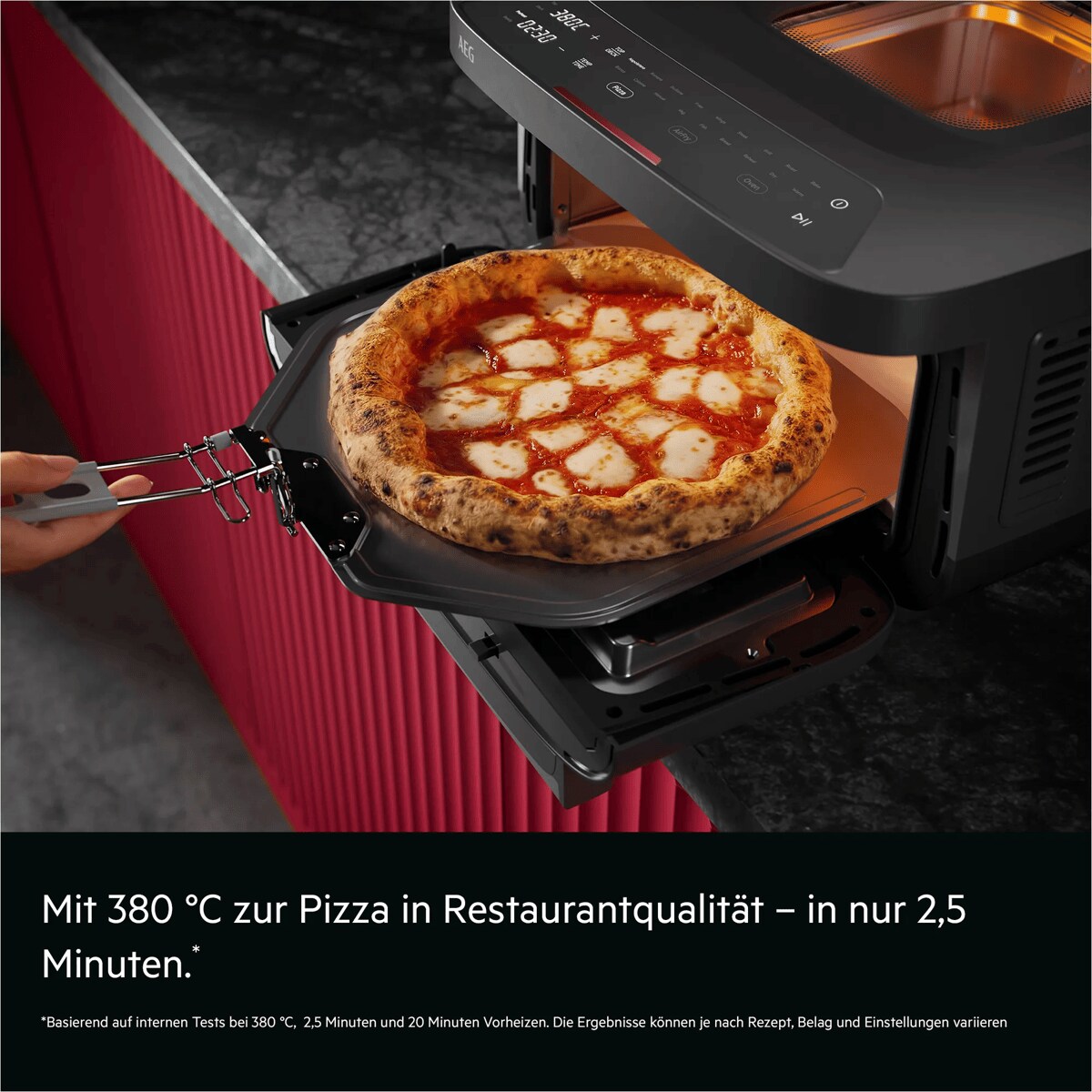 Mit 380 °C zur Pizza in Restaurantqualität – in nur 2,5 Minuten.* *Basierend auf internen Tests bei 380 °C,  2,5 Minuten und 20 Minuten Vorheizen. Die Ergebnisse können je nach Rezept, Belag und Einstellungen variieren.