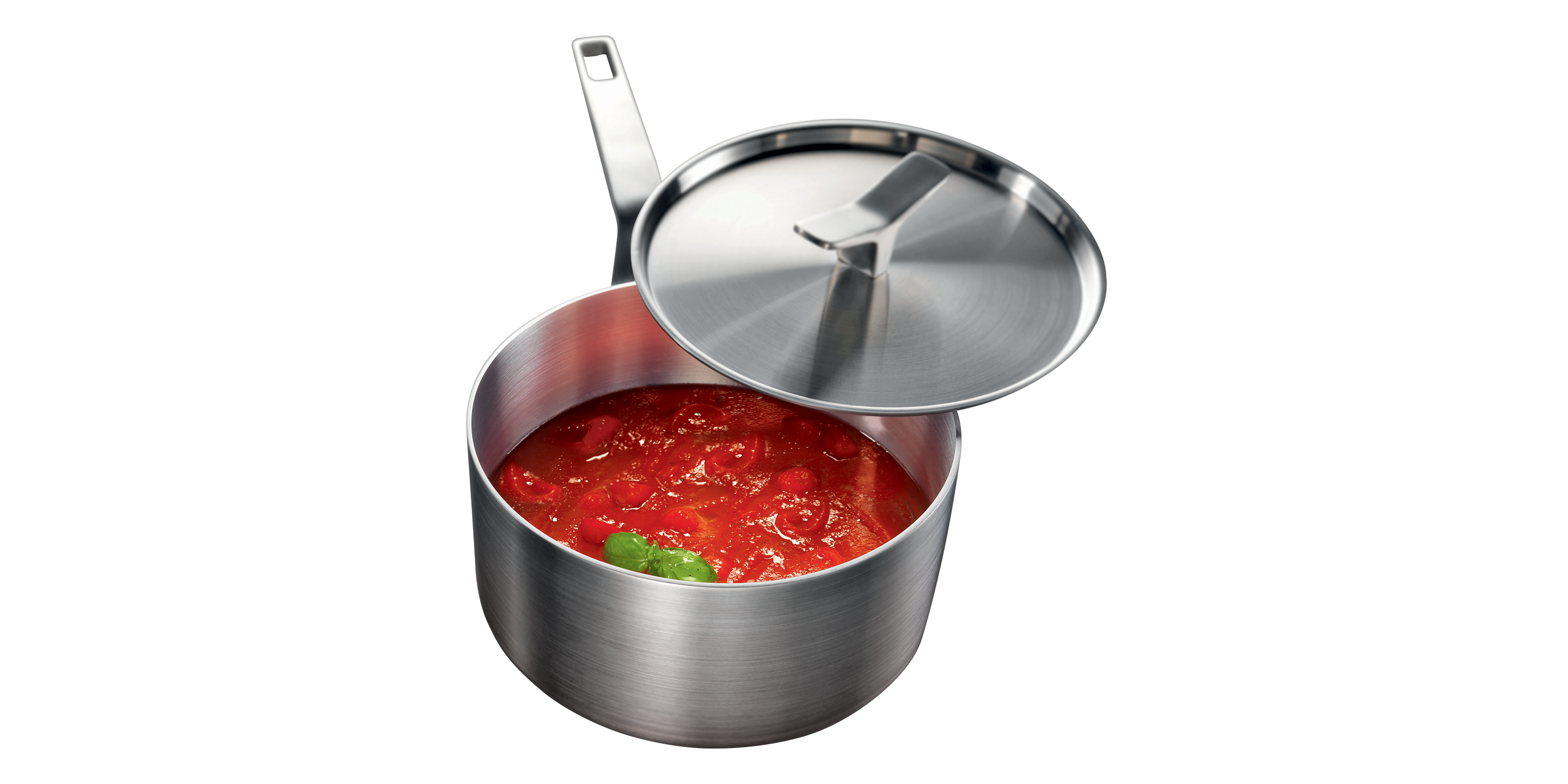 Gehackte Tomaten beim Erwärmen in einem Stieltopf der Mastery Collection