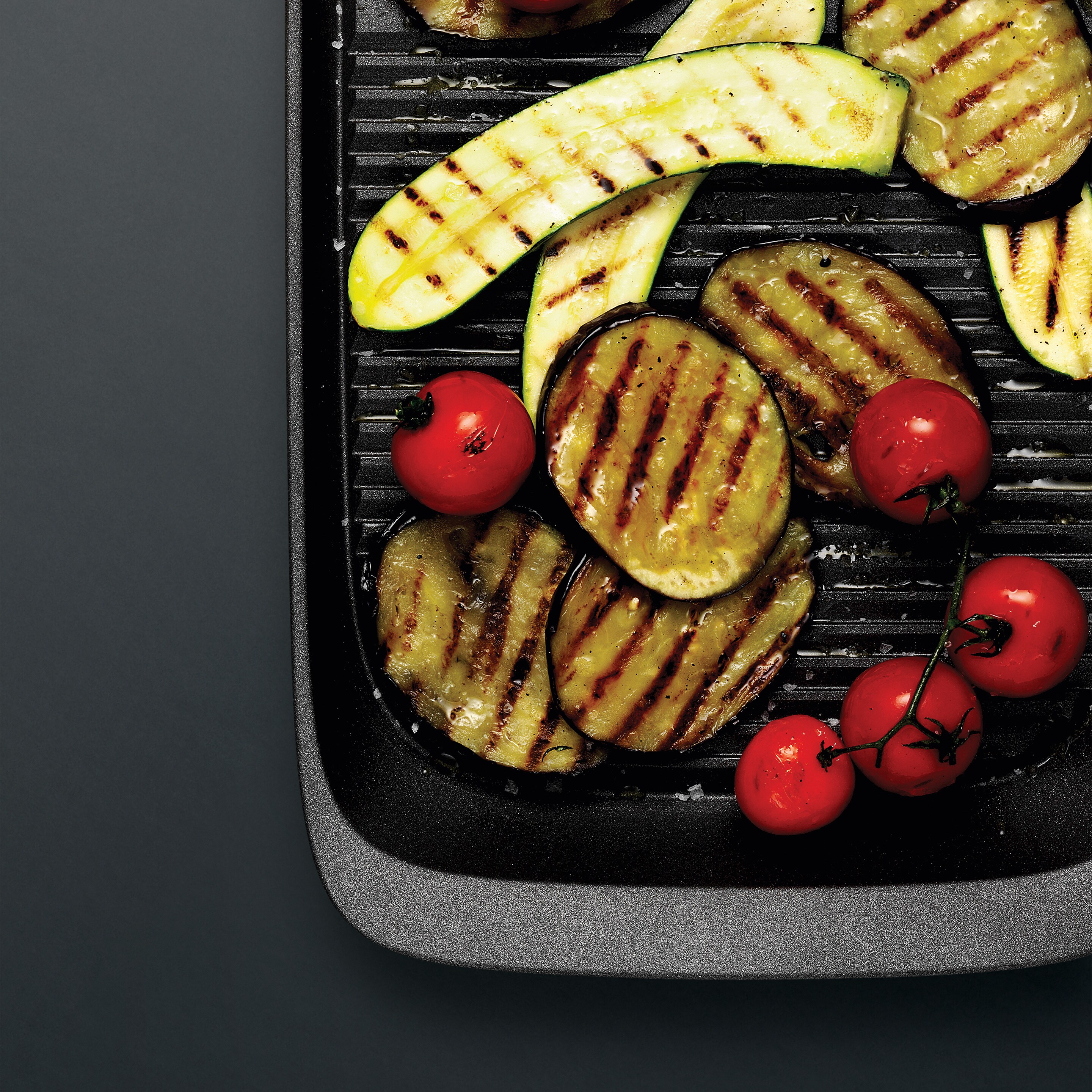 Der AEG Plancha-Grill mit Gemüse