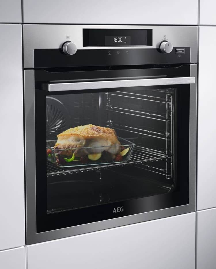 Serie 6000 Backofen mit SteamBake®