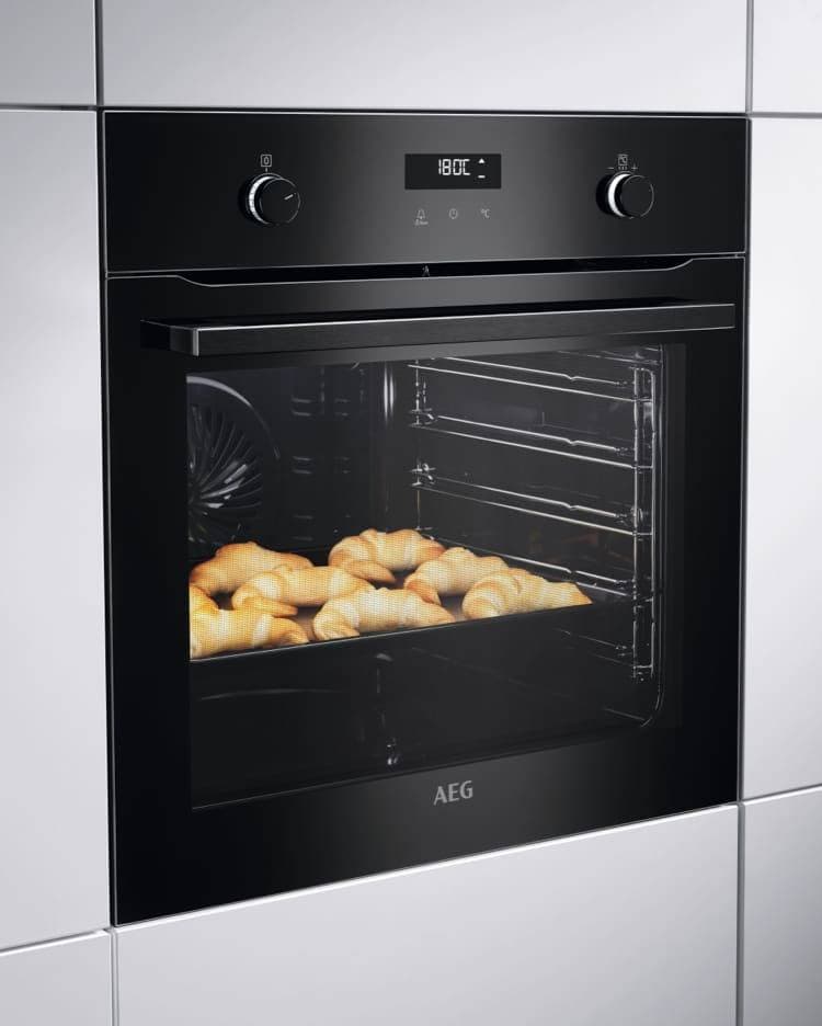 Backofen der Serie 6000 mit  SurroundCook®