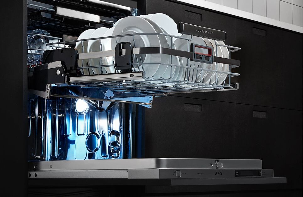 Beim Öffnen der Spülmaschine mit ComfortLift® Beim Öffnen der Spülmaschine mit ComfortLift®