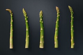 Eine Reihe Spargel