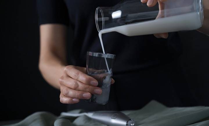 Mischen von Wasser und Spülmittel