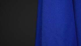 Ein blaues T-Shirt aus Baumwolle