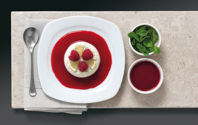 Limettenmousse mit Himbeercoulis