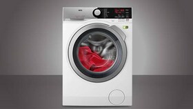 Die AEG Waschmaschine LAVAMAT L8FE76495 verfügt über die energieeffiziente ÖKOMix Technologie, die sanfte XXL-ProTex-Schontrommel und die intelligente ProSense® Mengenautomatik.